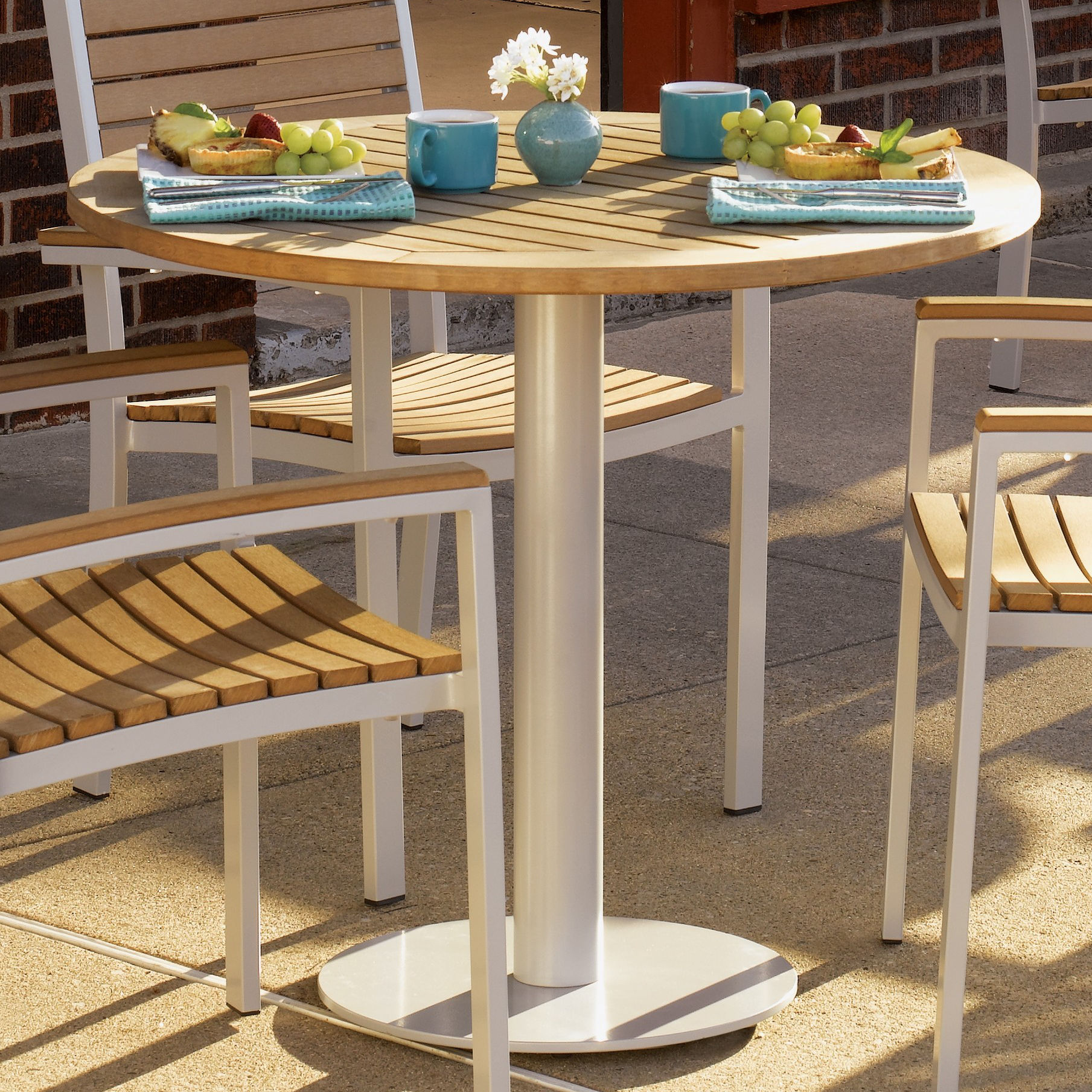 Farmington Bistro Table Table Top Size: 36