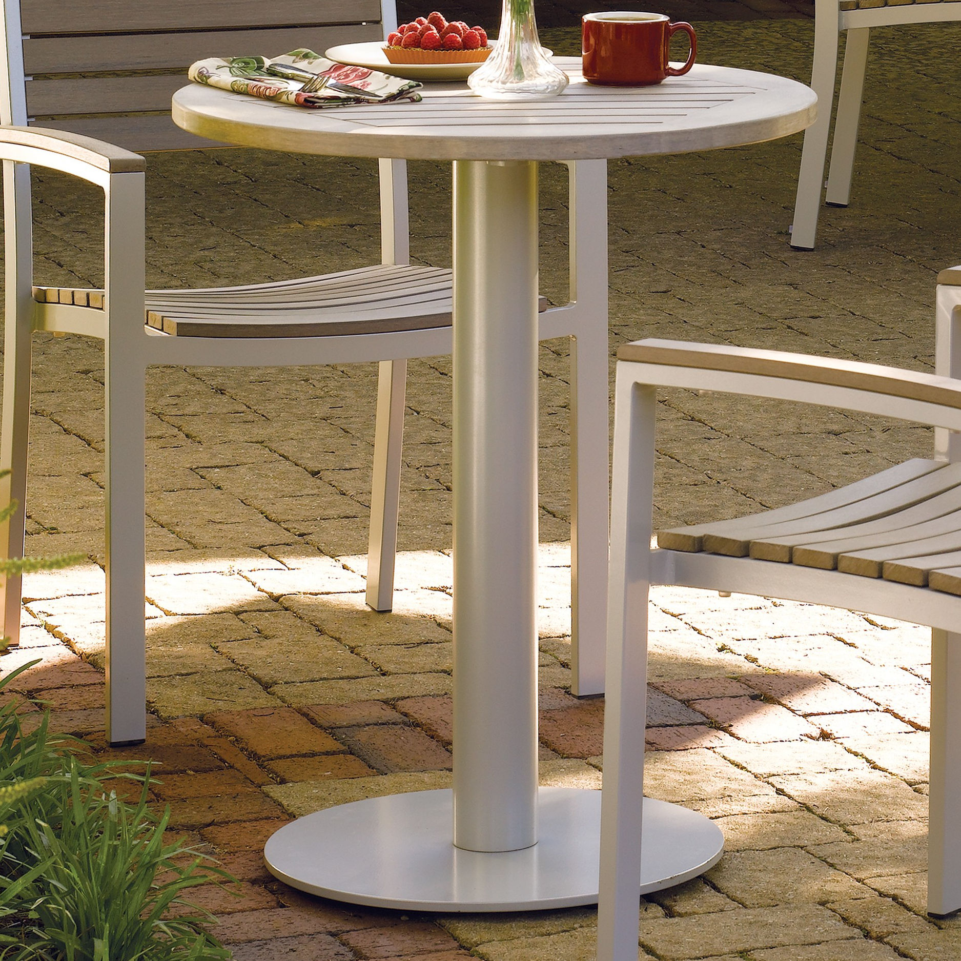 Farmington Bistro Table Table Top Size: 24